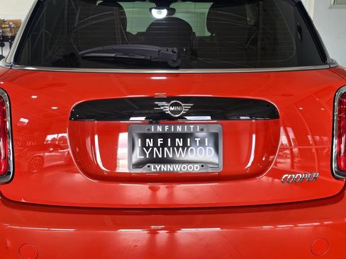 Used 2021 MINI Cooper 4-Door Hardtop w/ Storage Package FWD image 25