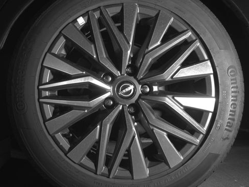 Used 2025 Nissan Altima 2.5 SV FWD image 14
