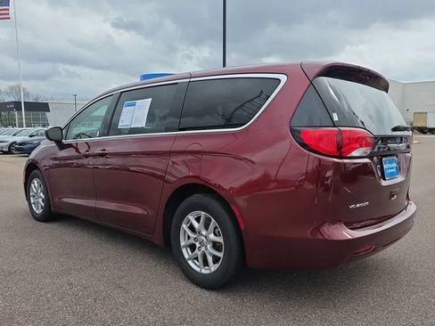 Used 2023 Chrysler Voyager LX FWD image 5
