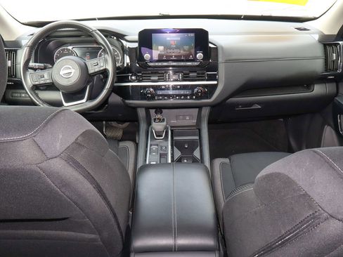 Used 2025 Nissan Pathfinder SV FWD image 11