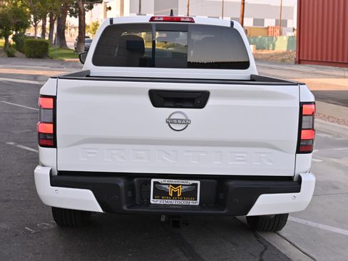 Used 2025 Nissan Frontier SV w/ SV Convenience Package RWD image 6