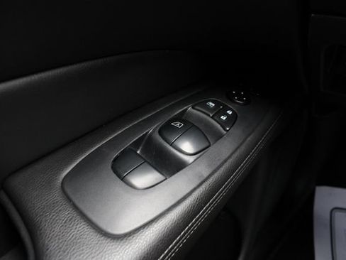 Used 2019 Nissan Pathfinder S AWD/4WD image 7