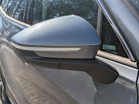 New 2025 Volkswagen Tiguan SE image 11