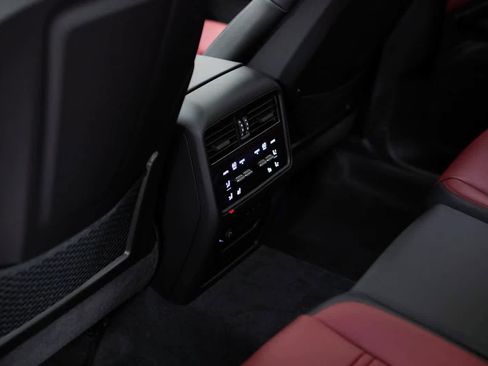 Certified 2025 Porsche Cayenne E-Hybrid AWD/4WD image 35