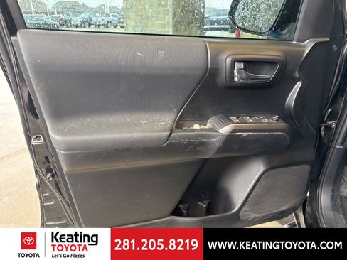 Used 2021 Toyota Tacoma TRD Off-Road image 9