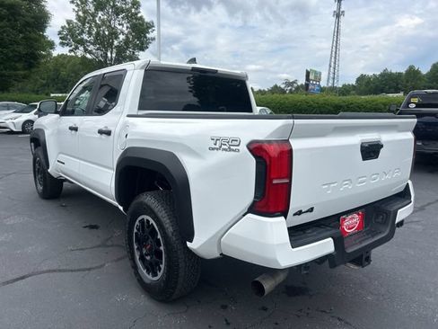 Used 2024 Toyota Tacoma TRD Off-Road AWD/4WD image 10