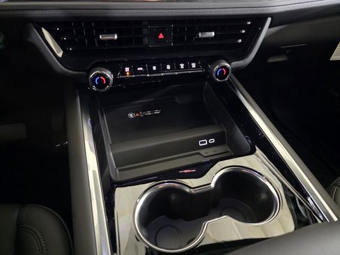 New 2026 Chevrolet Suburban LT image 31