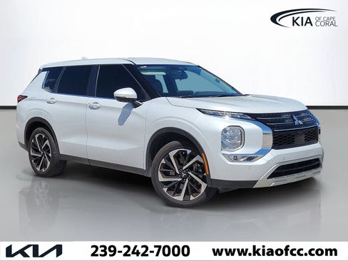Used 2023 Mitsubishi Outlander SE Black Edition FWD image 1