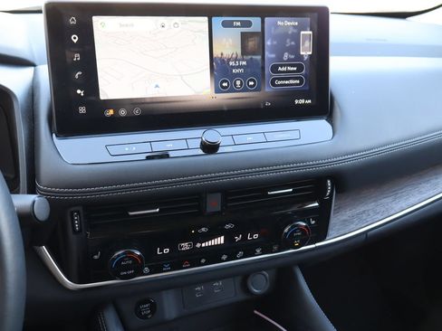 Used 2024 Nissan Rogue Platinum w/ Platinum Premium Package FWD image 6