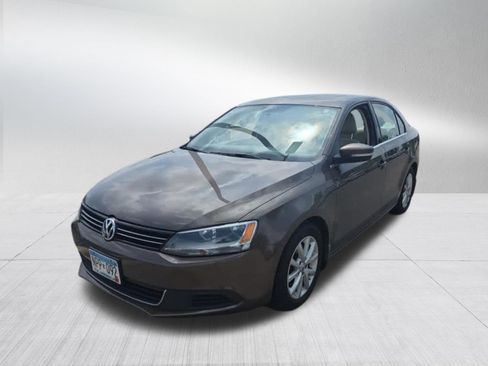Used 2014 Volkswagen Jetta SE FWD image 2