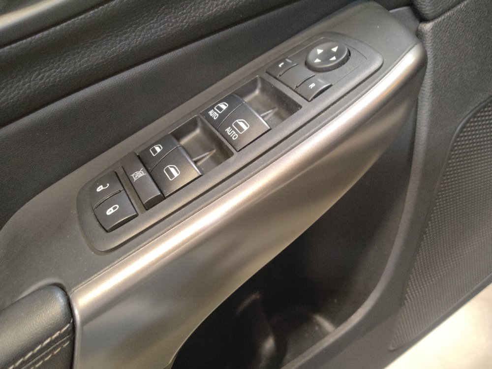 Used 2019 Jeep Cherokee Limited FWD image 27