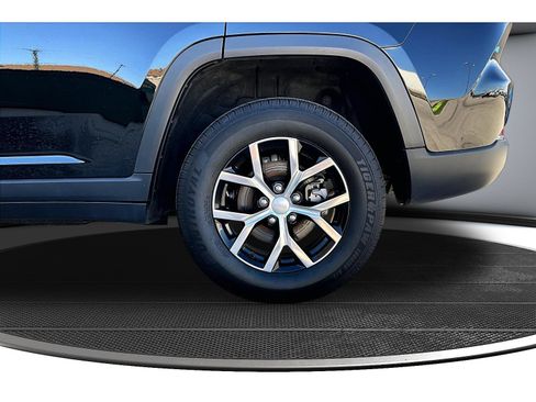 Certified 2024 Jeep Grand Cherokee Limited AWD/4WD image 40