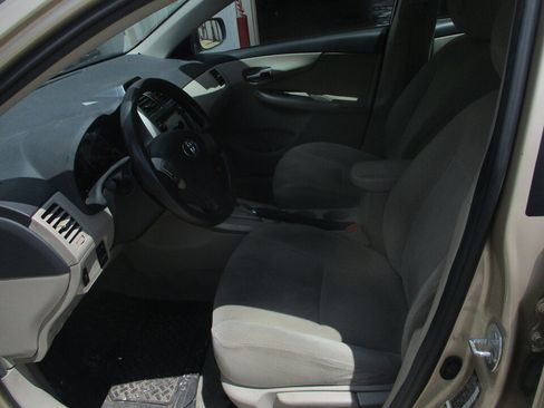 Used 2013 Toyota Corolla LE FWD image 26