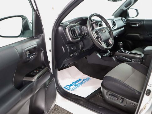 Used 2023 Toyota Tacoma TRD Off-Road image 3