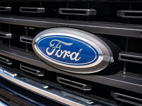 Used 2023 Ford F150 XLT w/ Trailer Tow Package image 3