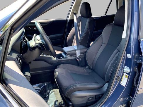 Certified 2025 Subaru Outback Premium AWD/4WD image 9