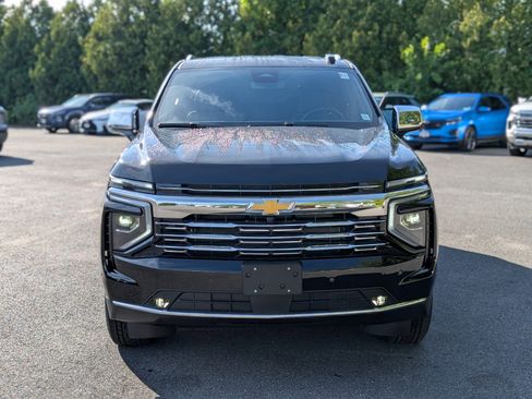 New 2025 Chevrolet Suburban Premier image 14