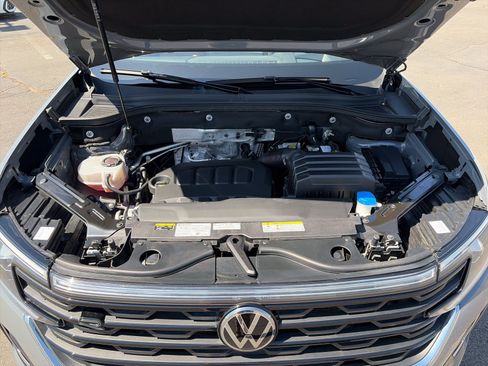 Certified 2024 Volkswagen Atlas Cross Sport SEL R-Line AWD/4WD image 18