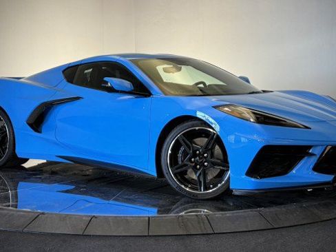Used 2023 Chevrolet Corvette Stingray Premium Cpe w/ Z51 Performance Package RWD image 2