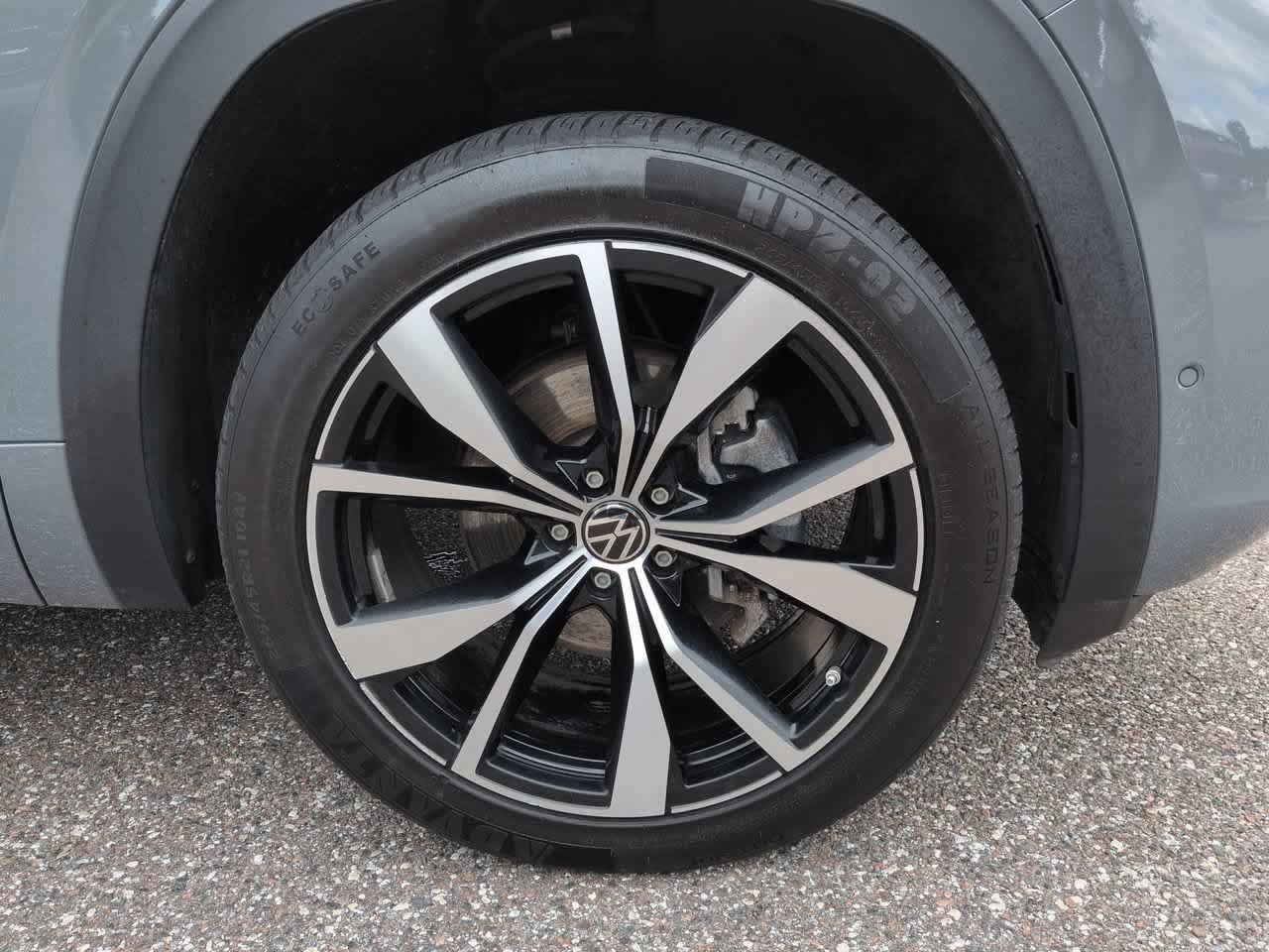 Used 2024 Volkswagen Atlas Cross Sport SEL Premium R-Line AWD/4WD image 11