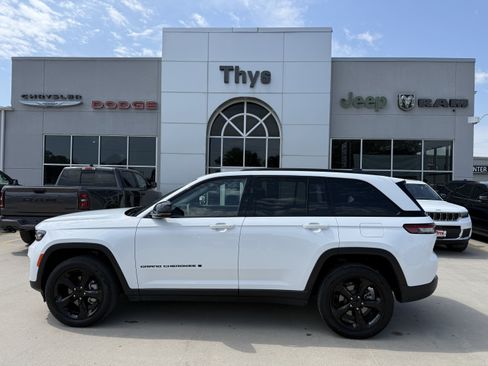 Used 2025 Jeep Grand Cherokee Limited w/ Black Appearance Package AWD/4WD image 33