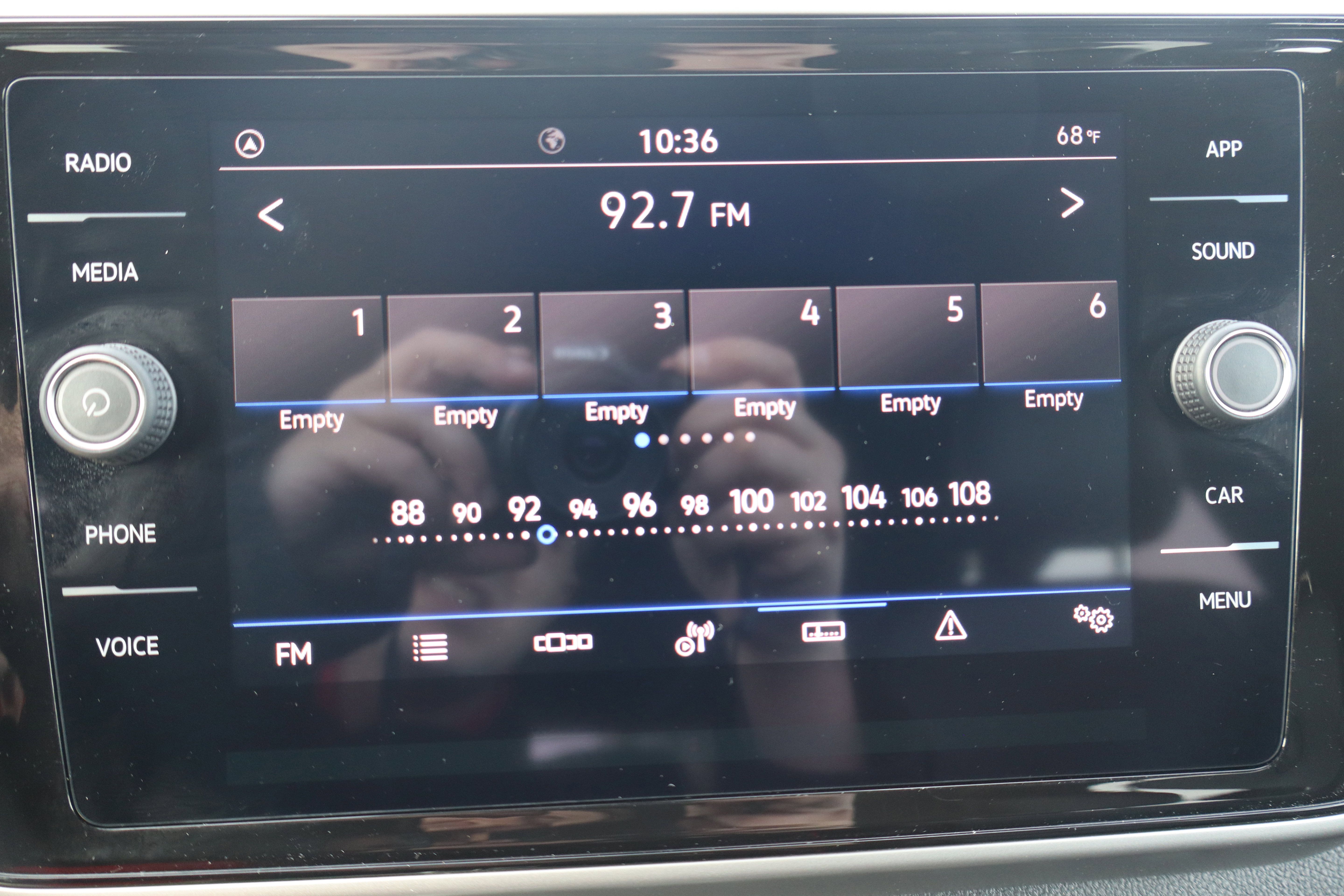 Used 2023 Volkswagen Atlas Cross Sport SE FWD image 19