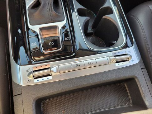 Used 2022 Kia Carnival SX image 33