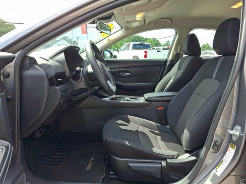 Used 2024 Nissan Sentra SV FWD image 15