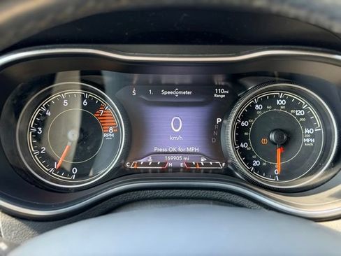 Used 2019 Jeep Cherokee Trailhawk w/ Cold Weather Group AWD/4WD image 10