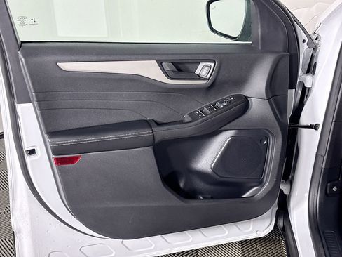 Used 2022 Ford Escape SE image 10