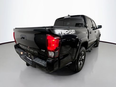 Used 2019 Toyota Tacoma TRD Sport AWD/4WD image 4