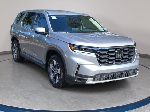 Used 2025 Honda Pilot EX-L image 3