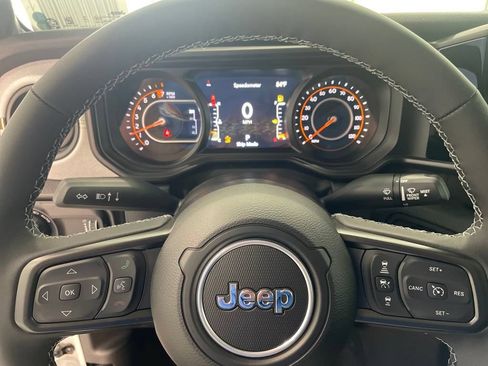 New 2025 Jeep Gladiator Sport AWD/4WD image 16