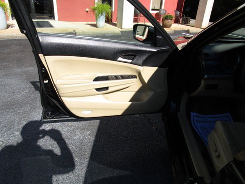 Used 2011 Honda Accord LX-P image 17