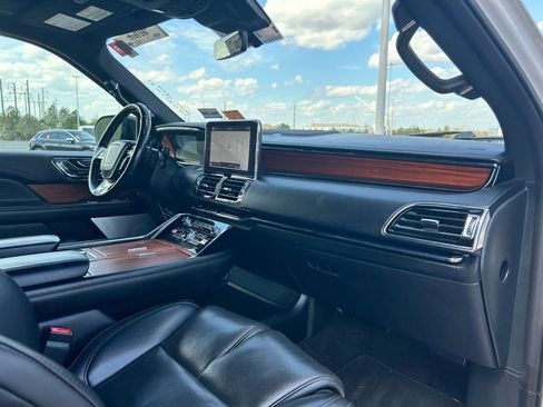 Used 2019 Lincoln Navigator L Reserve AWD/4WD image 9