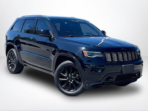 Used 2020 Jeep Grand Cherokee Altitude AWD/4WD image 13