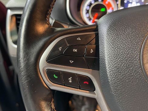 Used 2020 Jeep Cherokee Latitude Lux w/ Comfort/Convenience Group image 19