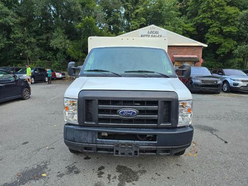 Used 2017 Ford E-450 and Econoline 450 Super Duty w/ Power Windows & Locks Group image 2