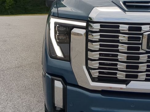Used 2024 GMC Sierra 3500 Denali w/ Denali Reserve Package AWD/4WD image 8