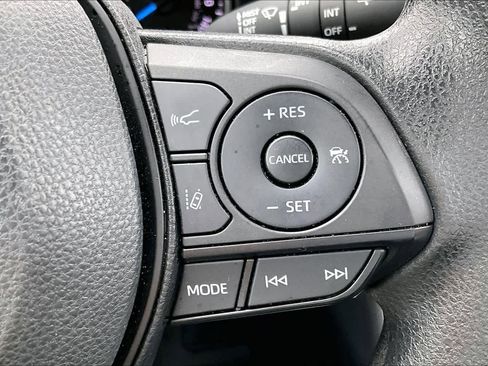 Used 2022 Toyota RAV4 XLE image 20