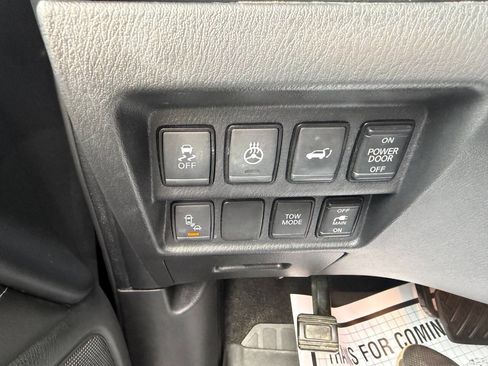 Used 2017 Nissan Pathfinder Platinum w/ Family Entertainment Package image 19