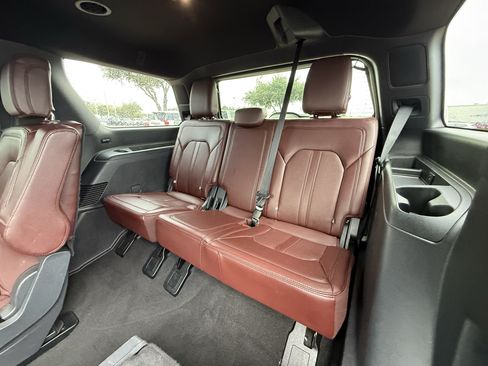 Used 2024 Ford Expedition Limited RWD image 32