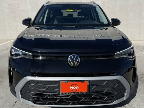 Used 2025 Volkswagen Taos SE image 3