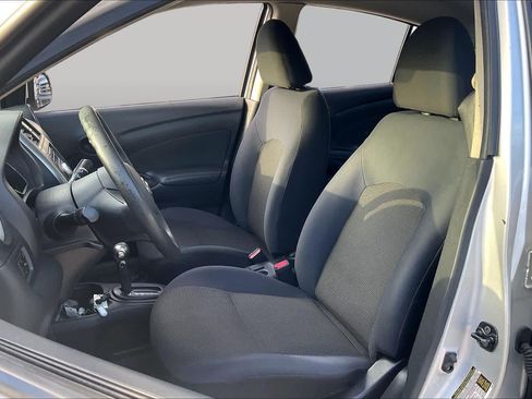 Used 2012 Nissan Versa FWD image 6