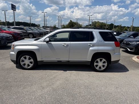 Used 2017 GMC Terrain SLE w/ Convenience Package AWD/4WD image 10