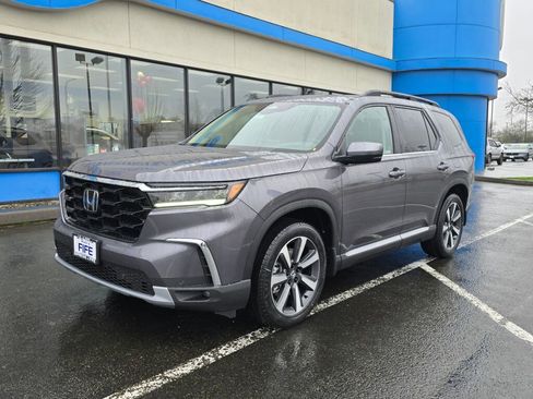 New 2025 Honda Pilot Touring image 1