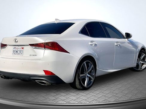 Used 2018 Lexus IS 300 w/ Comfort Package RWD image 13