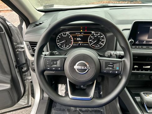 Used 2024 Nissan Rogue SV image 19