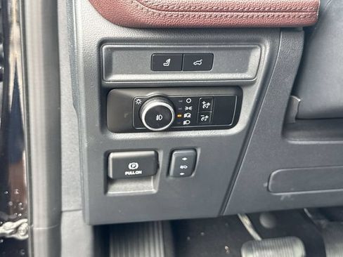 Used 2024 Ford Expedition Limited AWD/4WD image 36