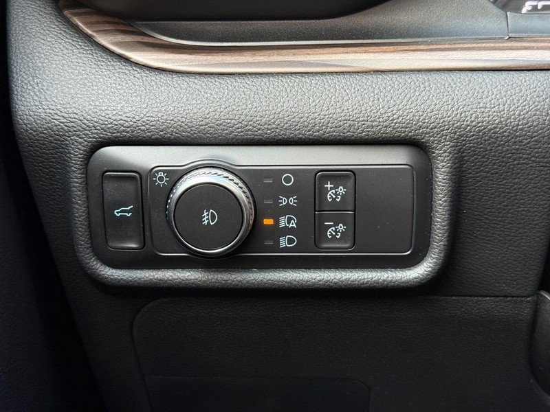 Used 2020 Ford Explorer Limited AWD/4WD image 30